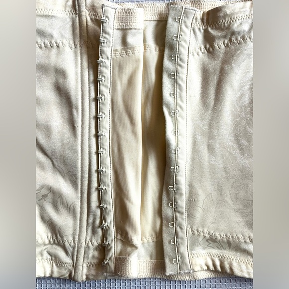 Flexees by Maidenform Cream Waist Nipper Firm Control Shapewear Size 2XL - Picture 7 of 15